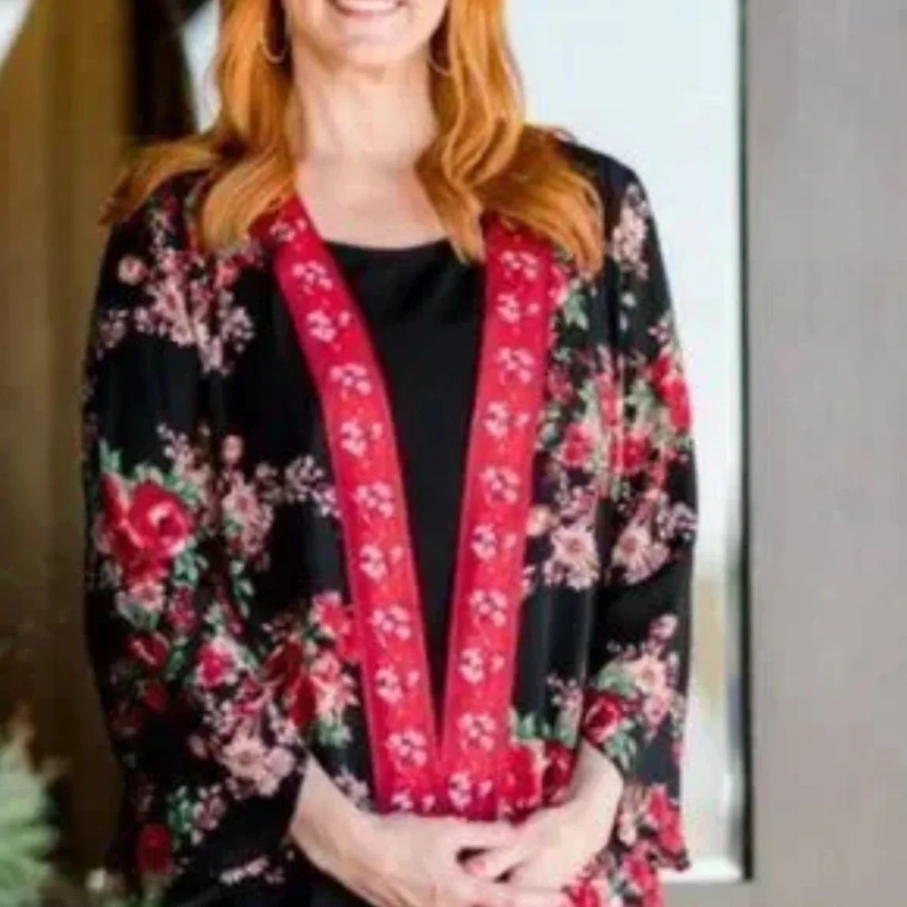 The Pioneer Woman Black & Red Floral Kimono. Size‎ S/M.